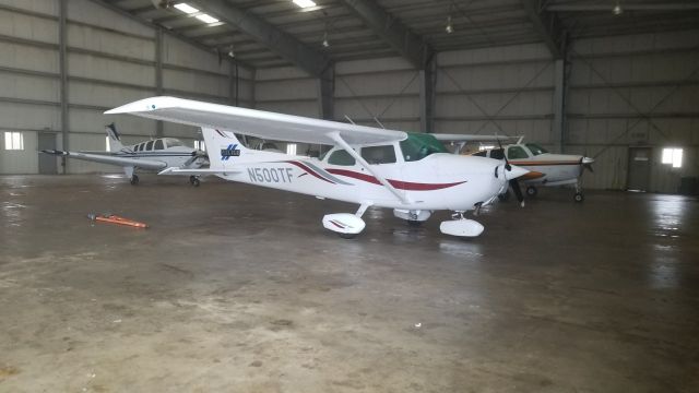 Cessna Skyhawk (N500TF) - The tail notes this is a Pine Bluff Arkansas Police Department aircraft