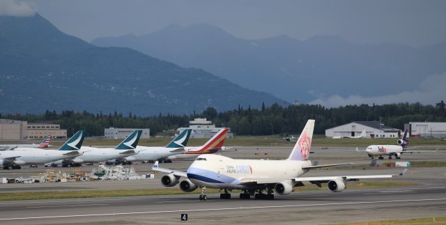 Boeing 747-400 (B-18725)