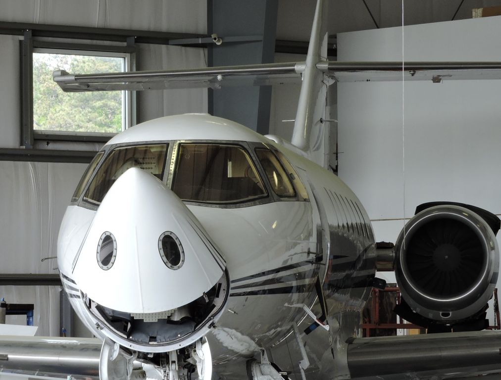 Hawker 1000 (MMN261) - Why do Hawkers smile in the maintenance hangar?