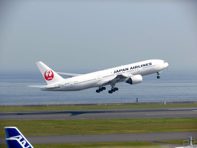 Boeing 777-200 (JA010D)