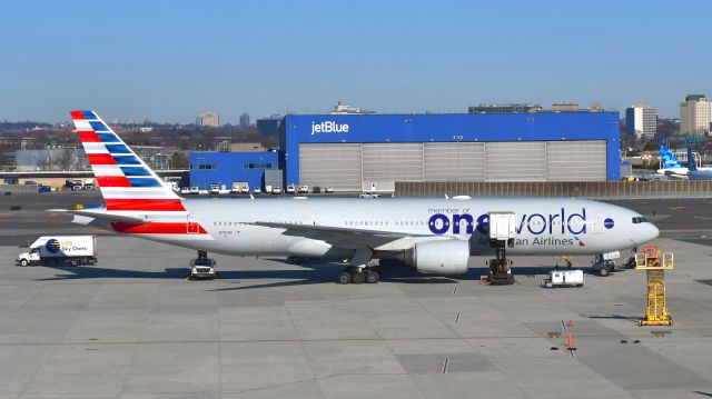 Boeing 777-200 (N791AN) - American Airlines Boeing 777-223ER N791AN in New York JFK 