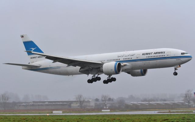 Boeing 777-200 (9K-AOA) - kuwait airways b777-2 9k-aoa about to land at shannon 7/1/17.