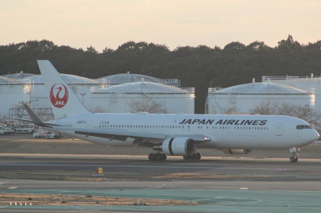 BOEING 767-300 (JA617J)