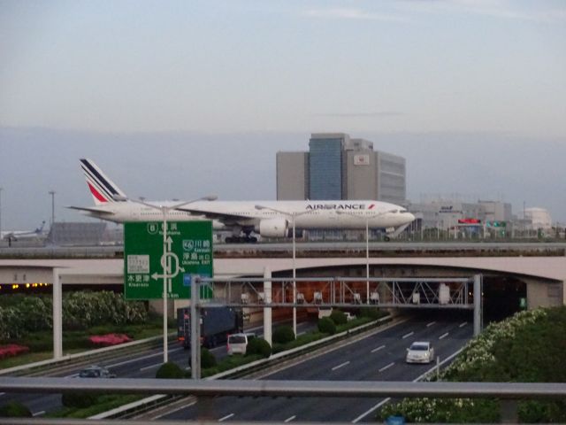 BOEING 777-300 (F-GSQV)