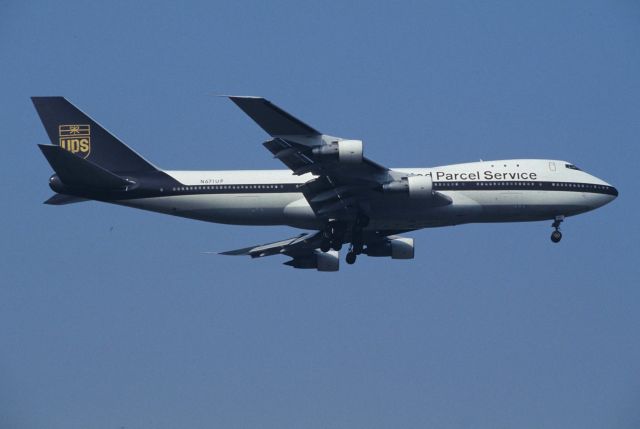 BOEING 747-100 (N671UP) - Final Approach to Narita Intl Airport Rwy34L on 1996/04/27