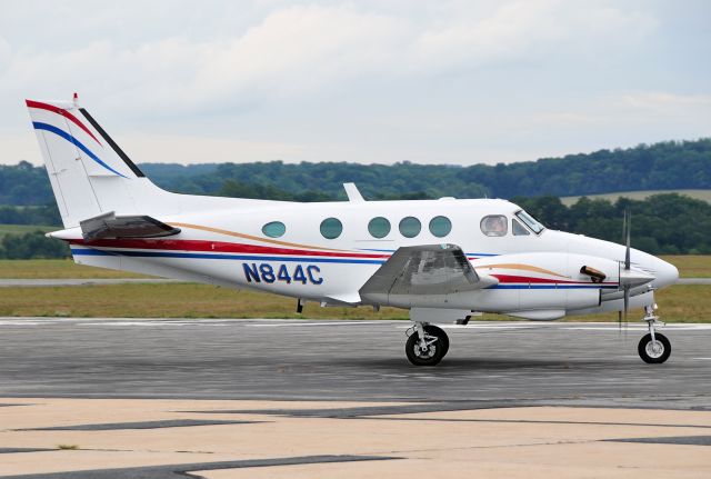 Beechcraft King Air 90 (N844C) - Seen at KFDK on 7/25/2010.      http://discussions.flightaware.com/profile.php?mode=viewprofile&u=269247