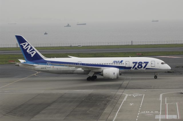 Boeing 787-8 (JA807A) - Taxing at Haneda Intl Airport on 2012/05/08