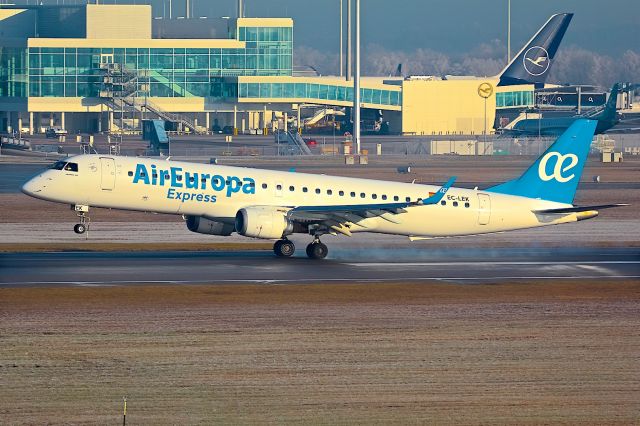 Boeing 737-800 (EC-LEK)