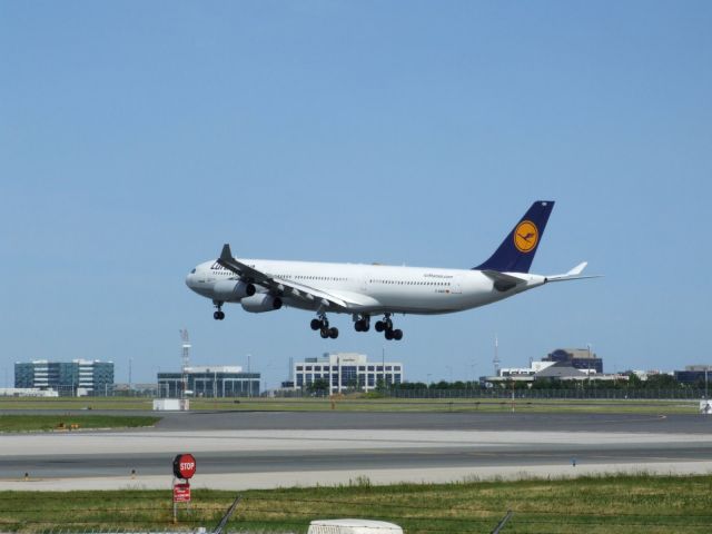 Airbus A340-300 (D-AIGH)