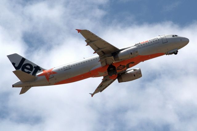 Airbus A320 (VH-JQG) - Getting airborne off runway 23. Thursday 20th December 2012.
