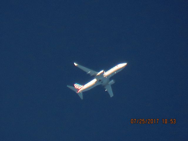 Boeing 737-800 (N972NN)