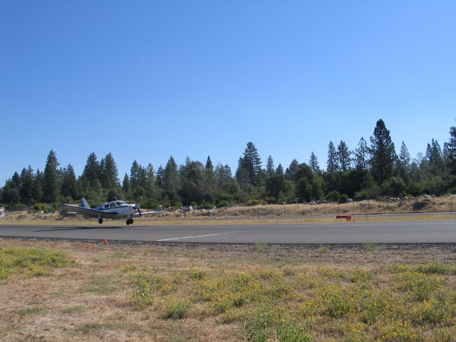 Piper PA-24 Comanche (N8270P) - Landing at Columbia, CA