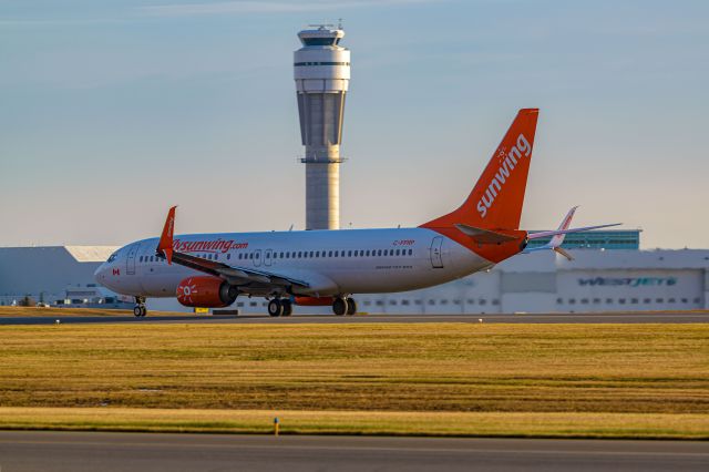 Boeing 737-800 (C-FPRP)