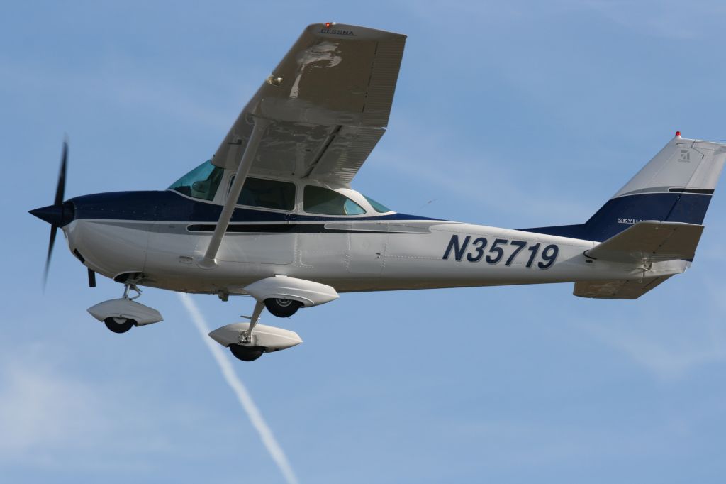 Cessna Skyhawk (N35719)