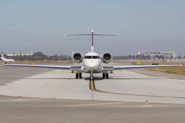 Bombardier Global Express (N688MC)