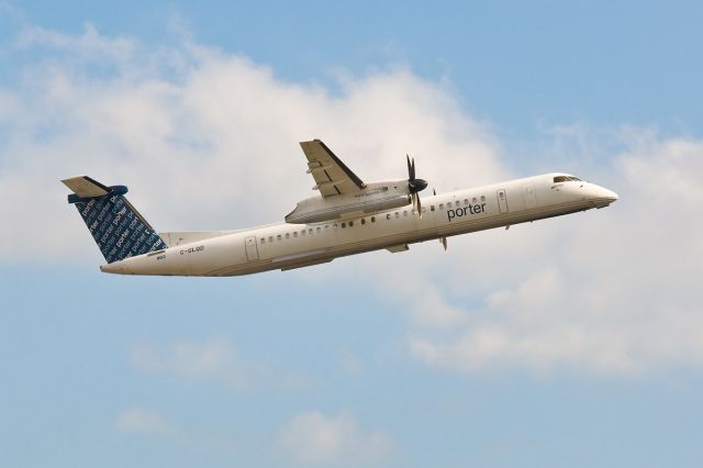 de Havilland Dash 8-400 (C-GLQD) - Boston to Toronto City Centre !