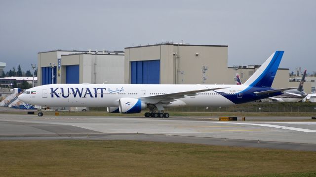 BOEING 777-300 (9K-AOE) - BOE778 taxis to the Boeing North ramp after its arrival from KPDX on 12.29.16. (ln 1463 / cn 62563).