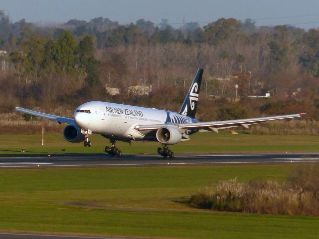 Boeing 777-200 (ZK-OKC)