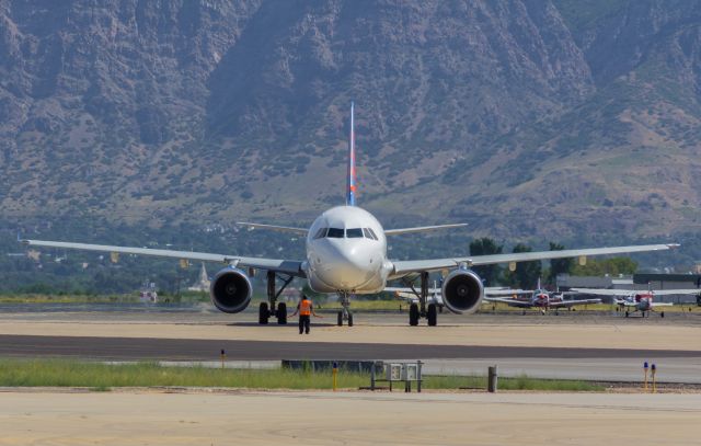 Airbus A319 (N310NV)