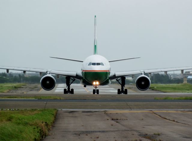 Airbus A330-200 (B-16312)