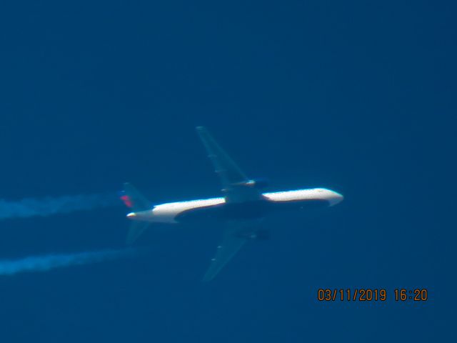 BOEING 767-300 (N1402A)