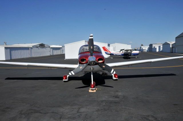 Cirrus SR-22 (N684SR) - Front of N684SR