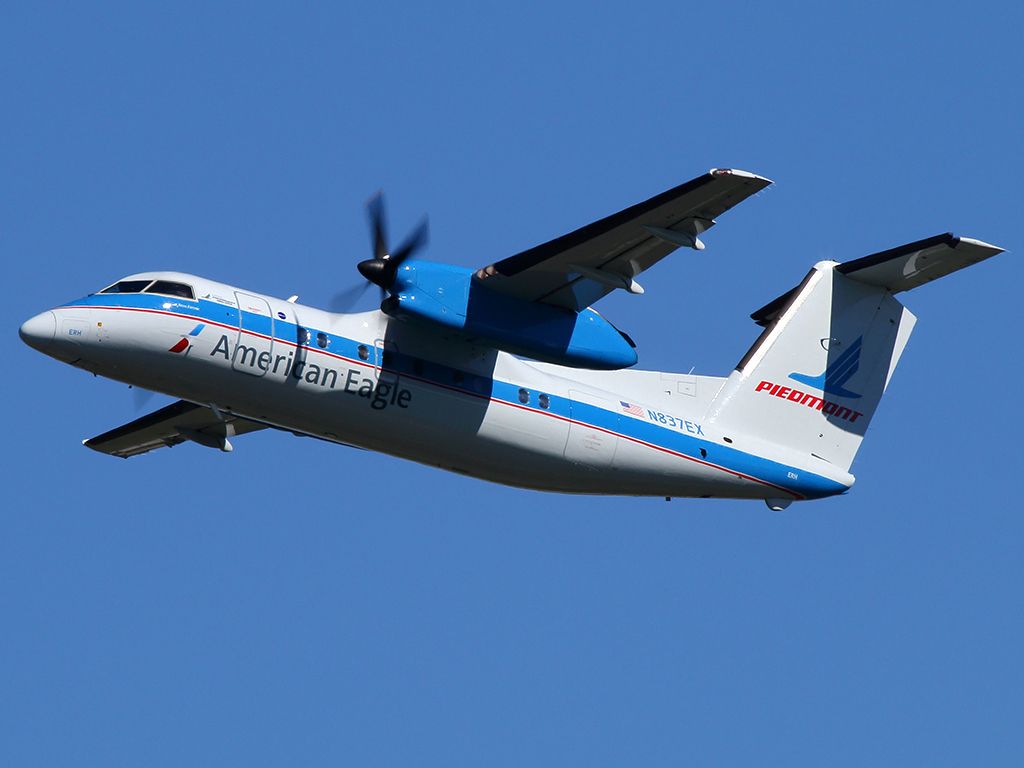 de Havilland Dash 8-200 (N837EX)