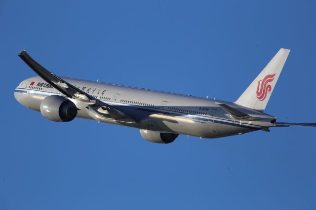 BOEING 777-300 (B-2089)