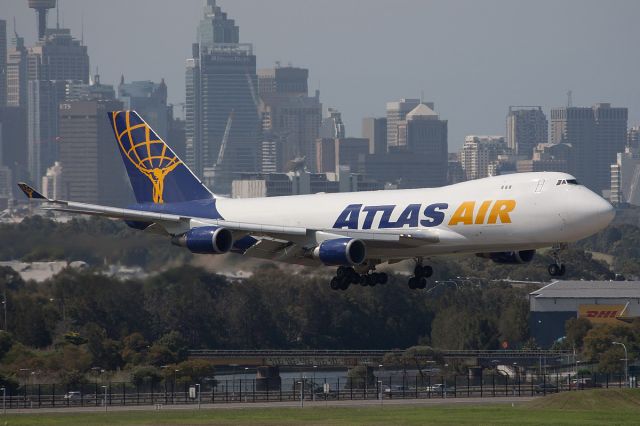 Boeing 747-400 (N496MC)