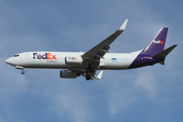 Boeing 737-800 (OE-IWE) - 12/01/2022: Cargo flight for ASL, from Vienna (VIE), upon landing on runway 26.