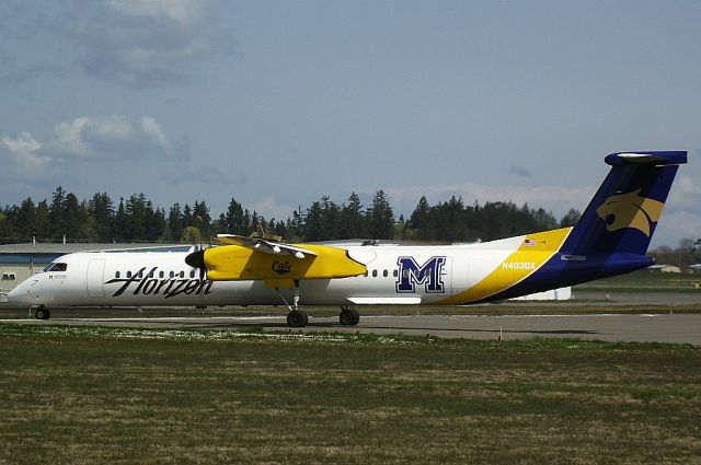 de Havilland Dash 8-400 (N403QX)