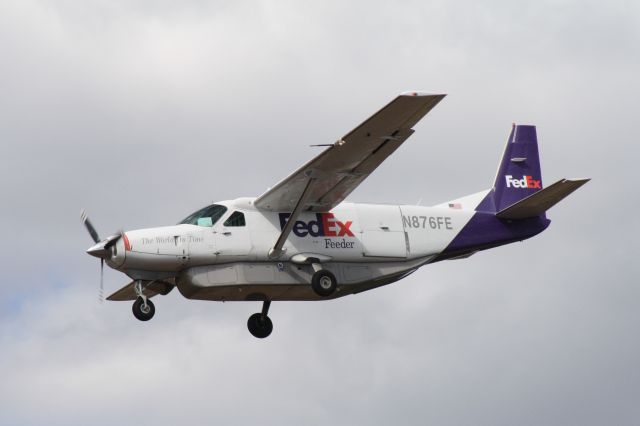 Cessna Caravan (N876FE) - Landing at Flagstaff Pulliam Airport- October 24 2018 