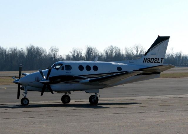 Beechcraft King Air 90 (N902LT) - At Shreveports Downtown Airport.