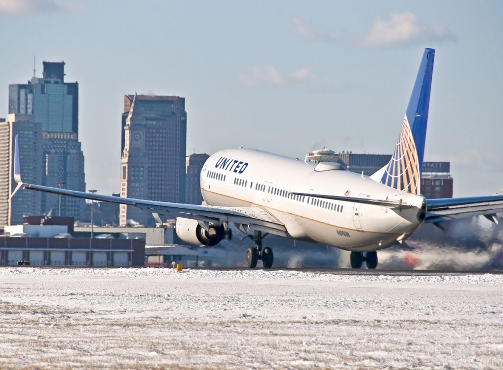 Boeing 737-900 (N69888) - Friendship B737-900 RWY 27 departure - Boston Custom House