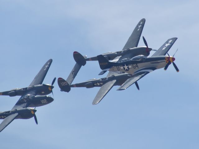 Lockheed P-38 Lightning —