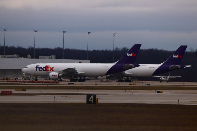 Airbus A300F4-600 (N683FE) - Was at observation area looking for Snowy Owls. Nothing but these steel winged birds