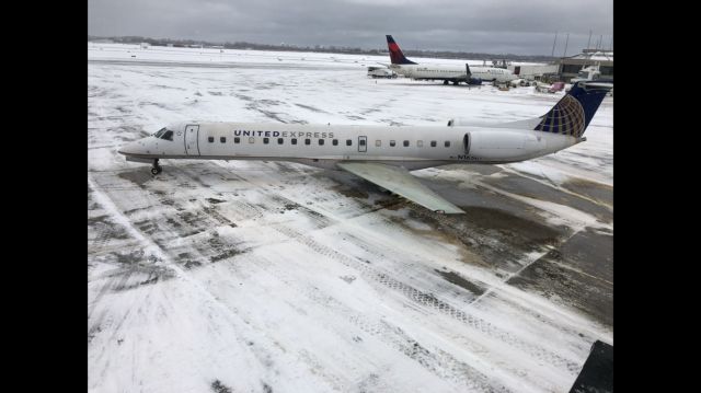 Embraer ERJ-145 (N16501)