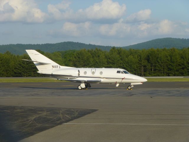 Dassault Falcon 10 (N6FJ)