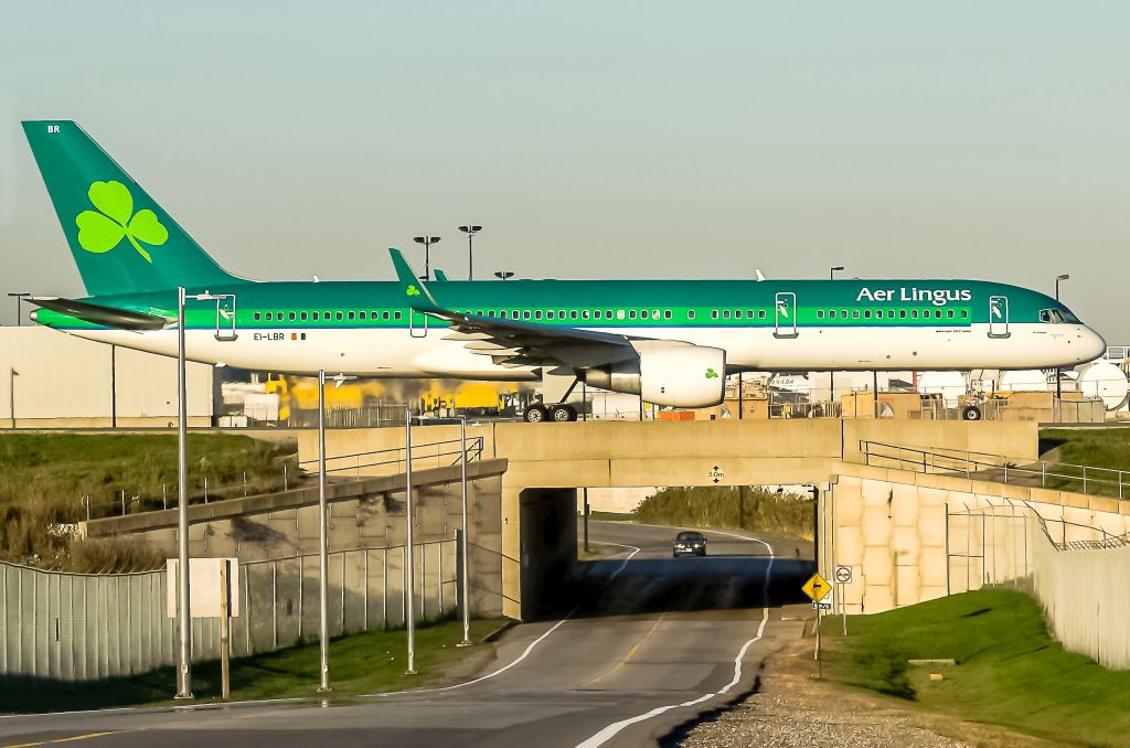 Boeing 757-200 (EI-LBR) - Aer Lingus 757-200WL bridge crossing for evening arrival at Toronto YYZ