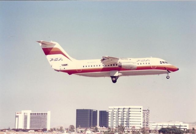 — — - PSA BAe 146 landing at Santa Ana in the mid-1980s