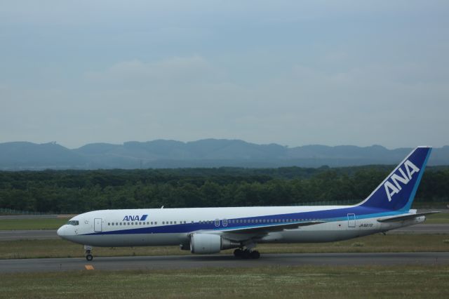 BOEING 767-300 (JA8272)