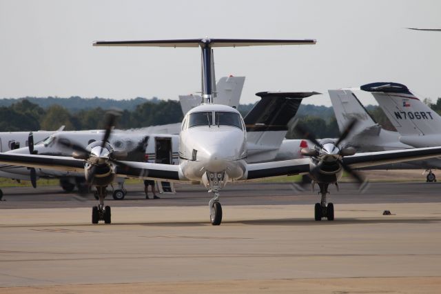 Beechcraft Super King Air 200 (N1935W)