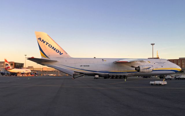 Antonov An-124 Ruslan (UR-82008)