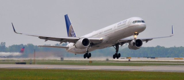 BOEING 757-300 (N75851)
