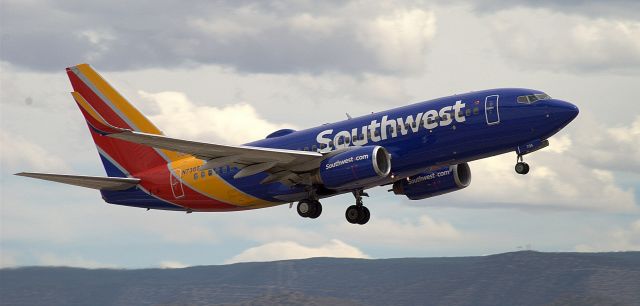 Boeing 737-700 (N736SA)