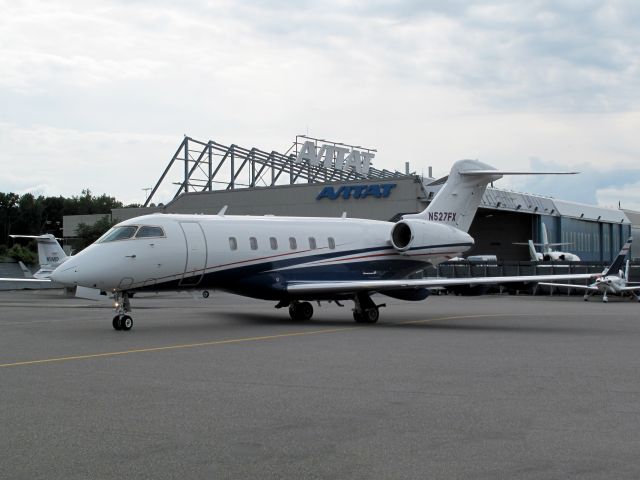 Bombardier Challenger 300 (N527FX)