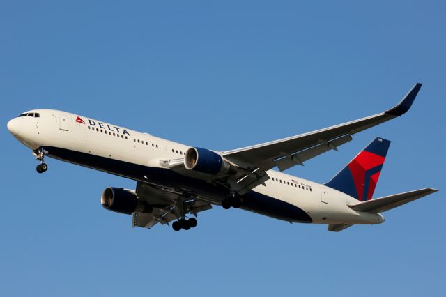 BOEING 767-300 (N1200K) - Delta Air Lines Boeing 767-300 N1200K