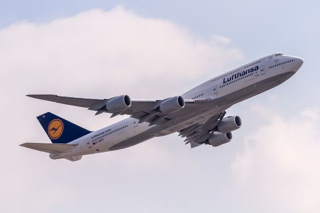 Boeing 747-200 (D-ABYC) - D-ABYC Lufthansa Boeing 747-830 departing via Rwy25C to Washington (KIAD) @ Frankfurt (EDDF) / 08.04.2015