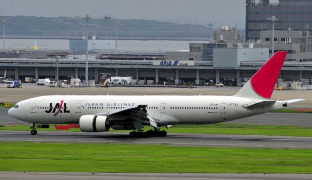 Boeing 777-200 (JA773J) - The Alternative livery