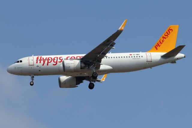 Airbus A320 (TC-NBT) - 06/09/2022: Flight from Antalya, Turkey, on final to runway 26.